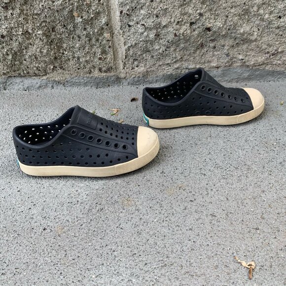 NATIVE Jefferson Kids Black Shoes 9 C9 Toddler Water Shoe Sneaker Natives Unisex - Picture 2 of 6